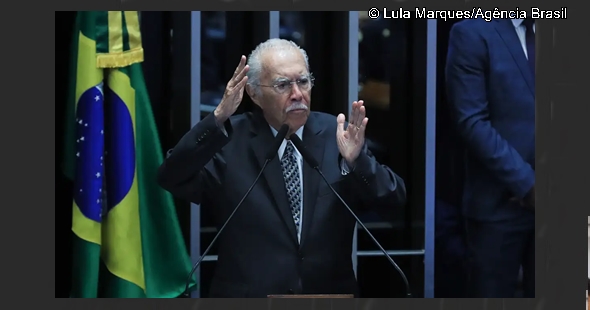 José Sarney discursa na tribuna do Senado Federal